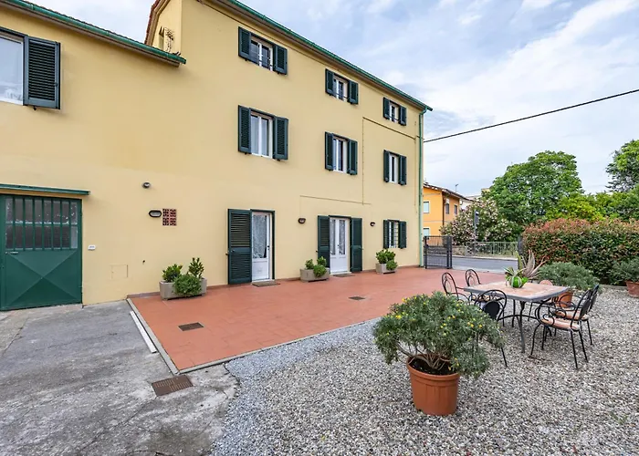 Irene Holiday Home With Patio And Parking