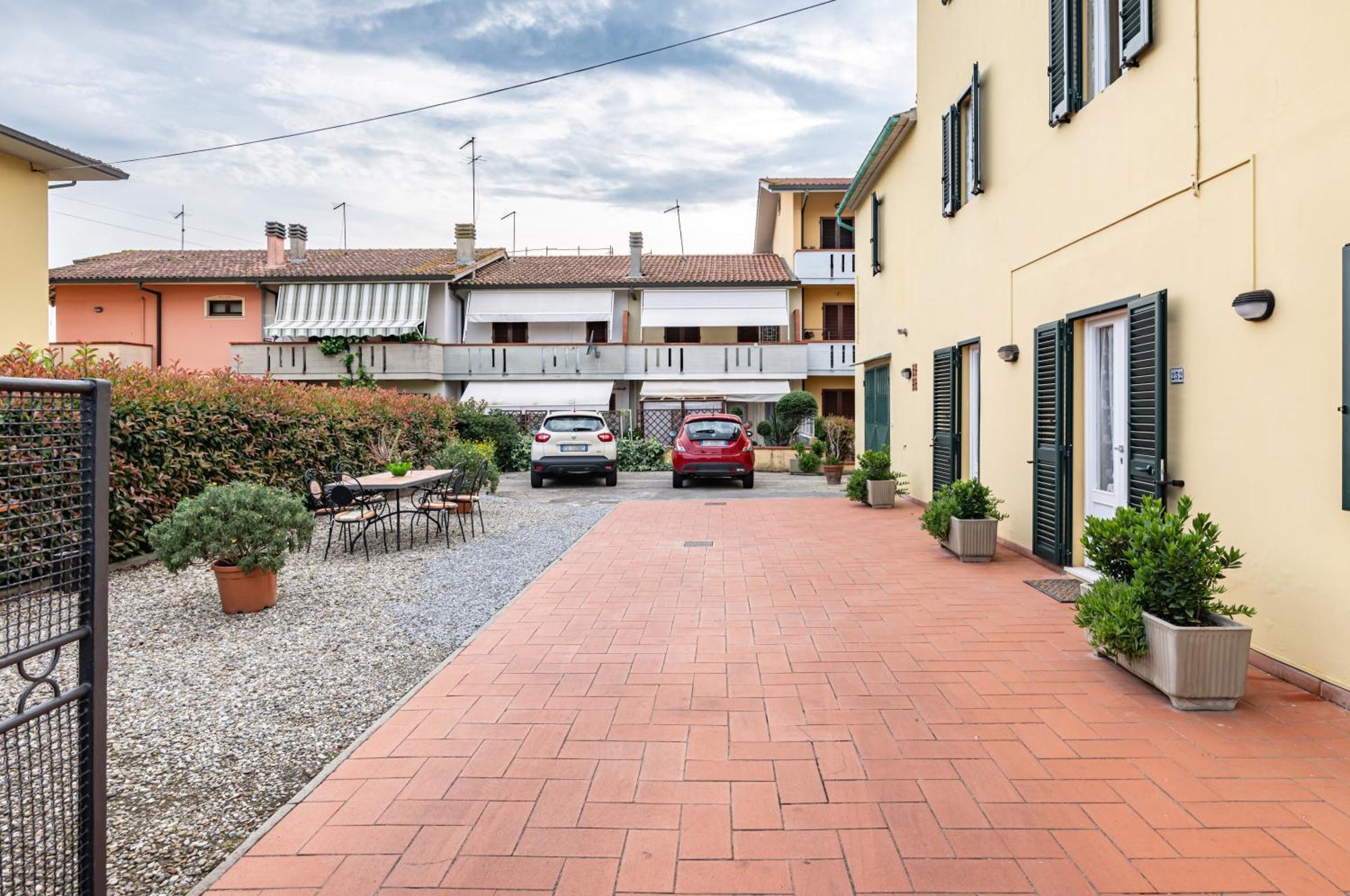 Irene With Patio And Parking Apartment